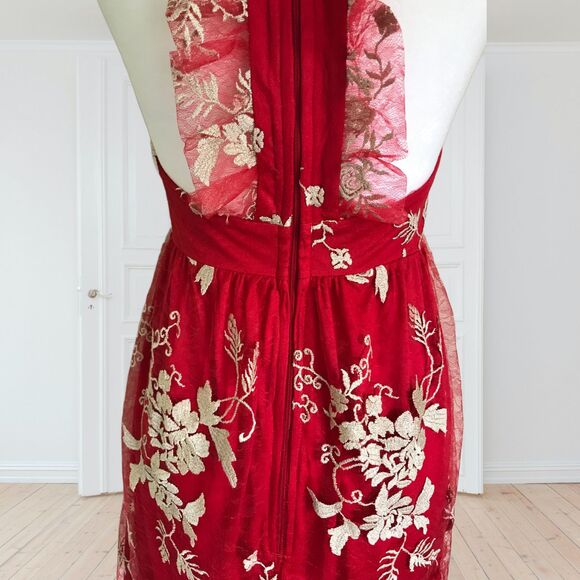 Voom by Joy Han dress. Red halter-style dress with intricate gold floral Size XS - Picture 5 of 9